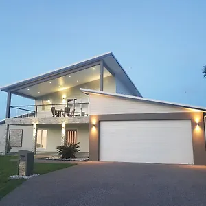  Holiday home Modern Luxury Ocean Views Australia